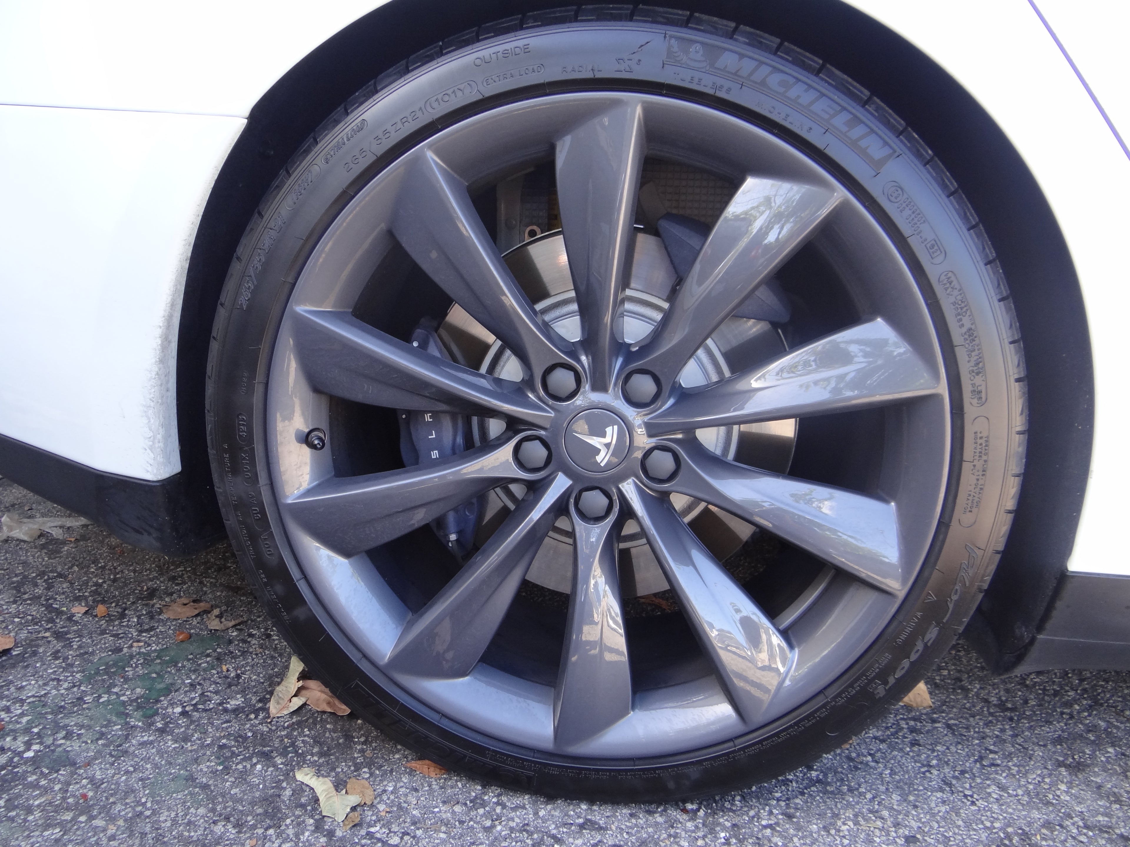 Velocity Factor – 2014 Tesla Model S Brake Caliper Painting