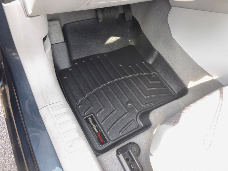 WeatherTech 97-02 Ford Expedition Front FloorLiner - Black